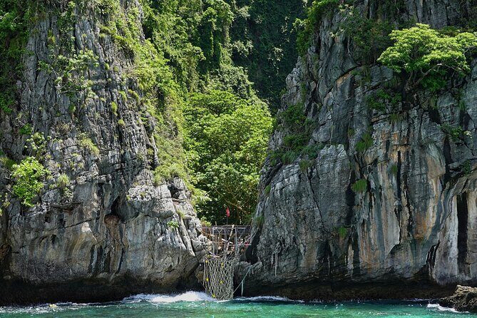 Best of Phi Phi Island Adventure Day Tour with Lunch from Phuket - Phi Phi Don lunch: where the day resets