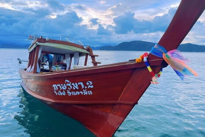 Escape to Phi Phi Islands: Ferry with Lunch - Phi Phi Don and Long Beach: swimming plus a quick reset before lunch