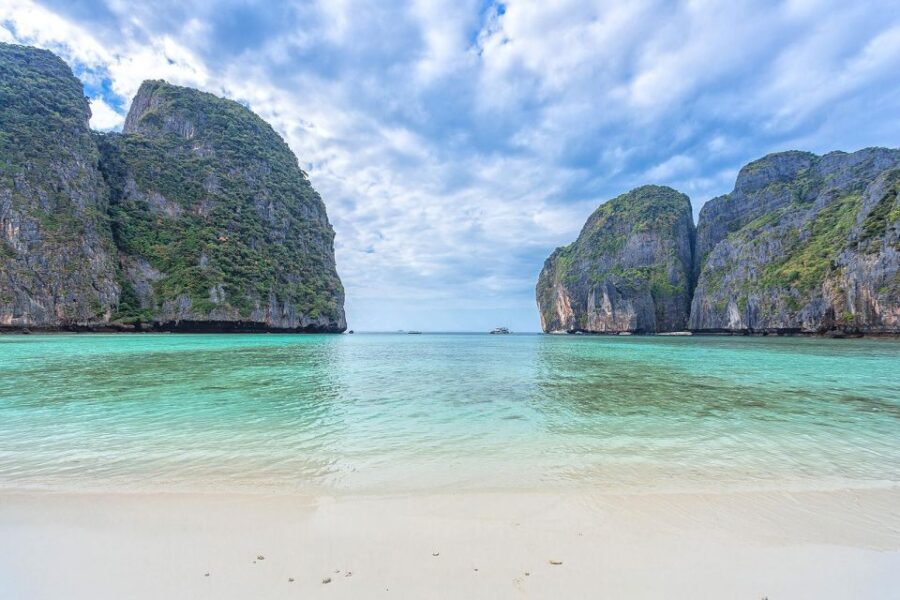 From Phi Phi: Sunrise Maya Bay, Pileh Lagoon Speedboat Tour - Monkey Island macaques: close-up nature time (with respect)