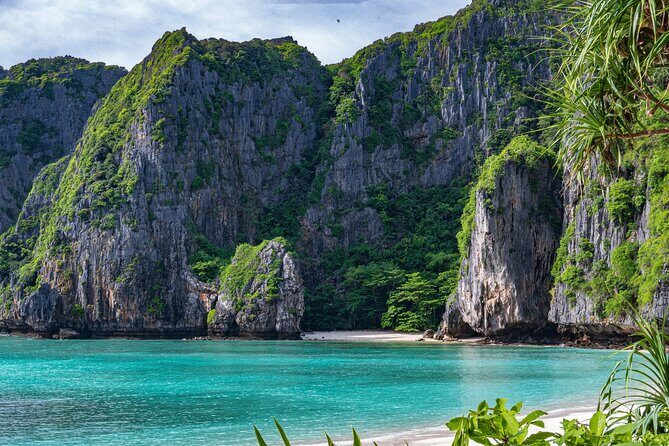 Hype Yacht : VIP Tour Phi Phi Island & Maya Bay from Phuket - Maya Bay: Lunch on Board and Two Chances to See the Icon