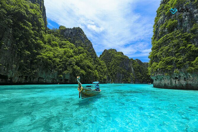 Hype Yacht : VIP Tour Phi Phi Island & Maya Bay from Phuket - Sunset Sailing Back: Ko Phi Phi Lee Finale and DJ Until 19h