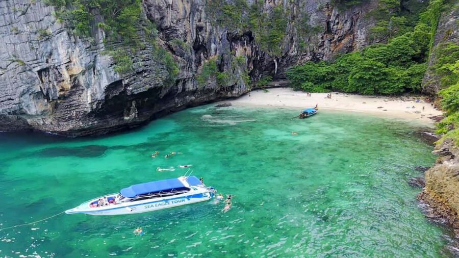 Krabi: Ultimate Phi Phi & Maya Bay Ascent by Speedboat - Getting picked up and finding Nopparat Thara Pier