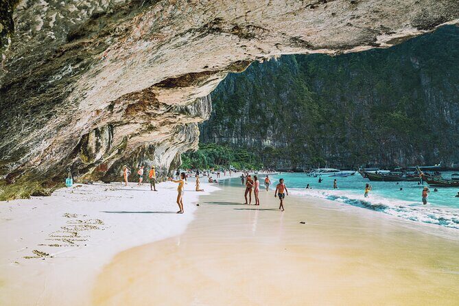 Phi Phi 1 Day tour by speed catamaran with Phuket transfers - A speed catamaran day from Phuket: comfort beats cramped boats
