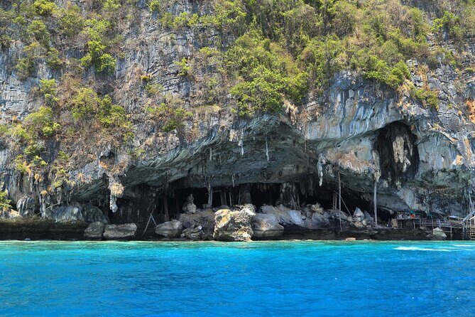 Phi Phi 1 Day tour by speed catamaran with Phuket transfers - Maya Bay: the famous cove, with just enough time