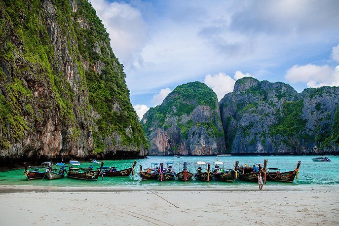 Phi Phi 6: Amazing trip by speedboat, start at Sunrise - Sunrise timing: the 6:00 a.m. pier departure you’ll feel