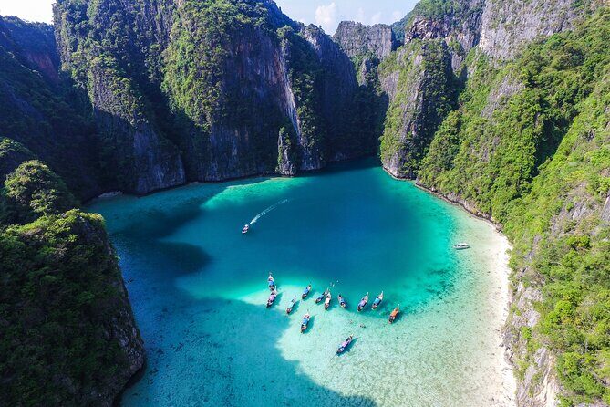Phi Phi + James Bond islands Full day - Combo - Bamboo Island: long white sand and snorkeling window