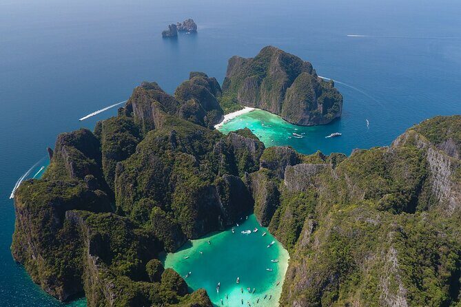 Phi Phi + James Bond islands Full day - Combo - Meeting at Royal Phuket Marina: plan for an early start feel