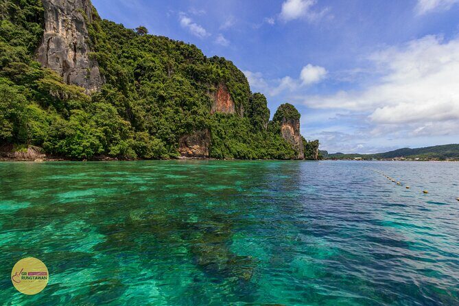 Phi Phi One Day Tour by Speed Boat from Ao Nang, Krabi - Lunch on Phi Phi Don: halal buffet plus a real vegetarian option