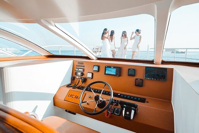 Phuket: Phi Phi, Bamboo & Maiton Speed Catamaran Tour - Maya Bay and Viking Cave pass-by: beach time with a seasonal catch
