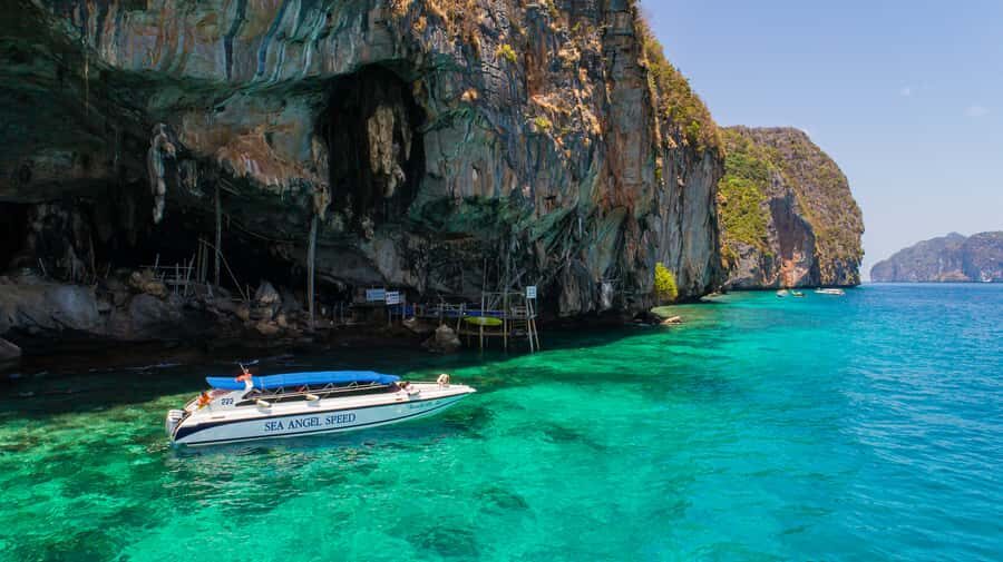 Phuket: Speedboat Day Trip to Phi Phi and Maya Bay - Maya Bay: the iconic stop, but offshore photos only