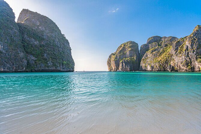 Private Phi Phi Islands & Bamboo Full Day Tour with snorkeling - Phi Phi Don lunch: refuel without losing momentum