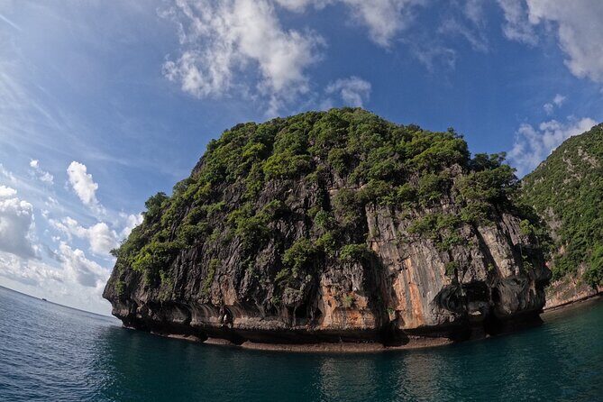 Small Group Phi Phi Islands Sunrise Tour with Seaview Lunch - Phi Phi Don seaview buffet lunch at Phi Phi Holiday Resort
